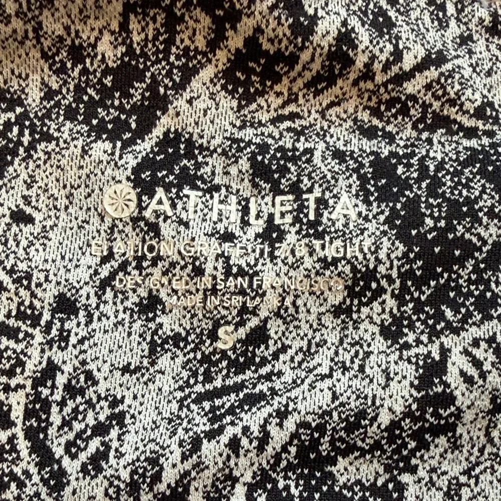 Athleta Elation Graffiti Fleur 7/8 Tight, BLACK/WHITE Size Small C5-036